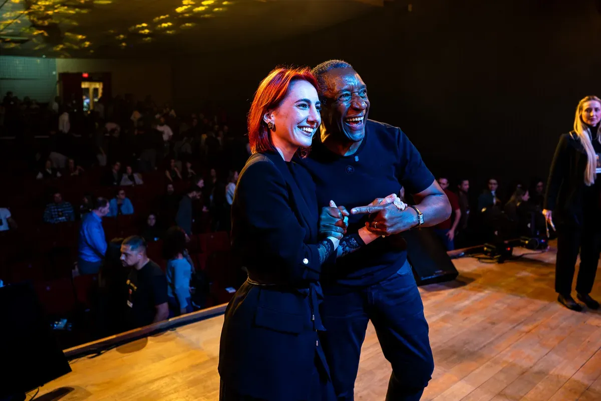 May Portugal com Geraldo Rufino em uma palestra em Curitiba