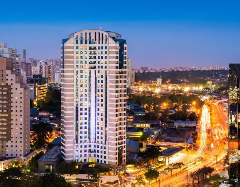 Fachada do Blue Tree Premium Morumbi à noite